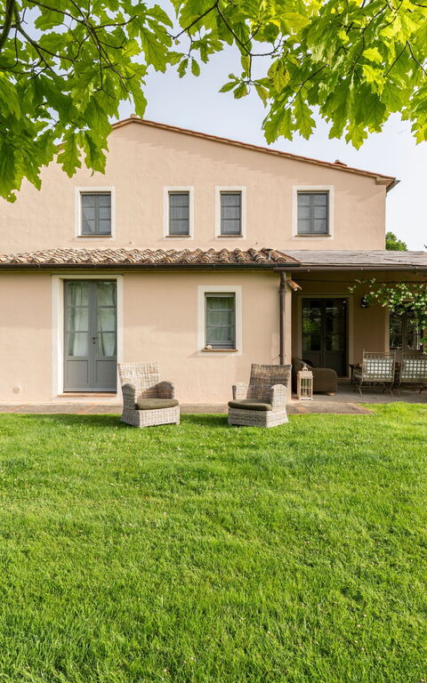 Villa Danilo: Balkon / terras / patio, Buitenkanten, Buitenshuis, Tuin