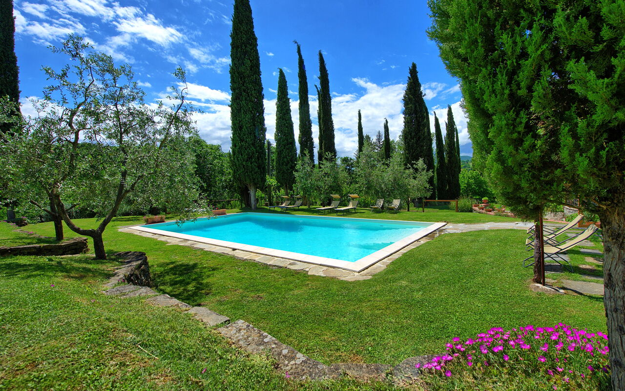Villa Lo Scoiattolo: Buitenshuis, Tuin, zwembad