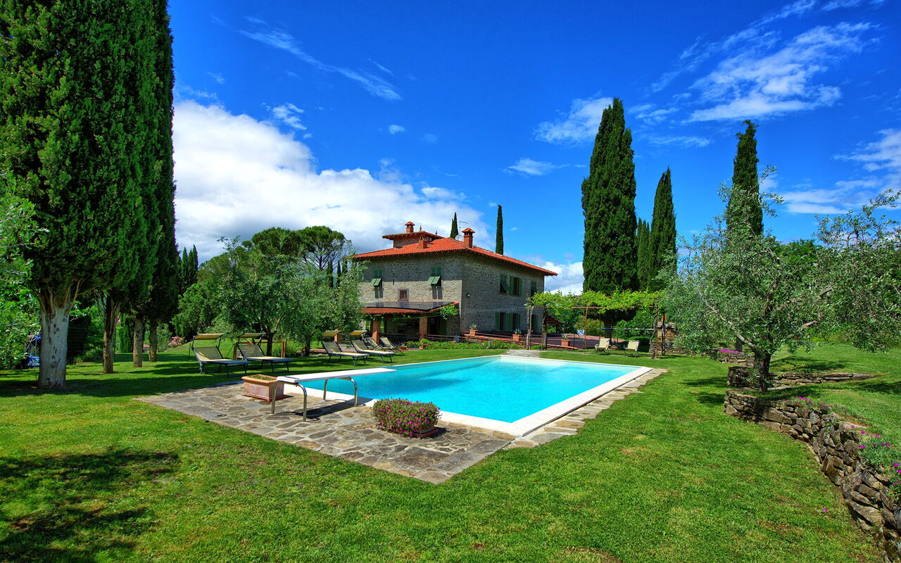 Villa Lo Scoiattolo: Buitenshuis, Tuin, zwembad