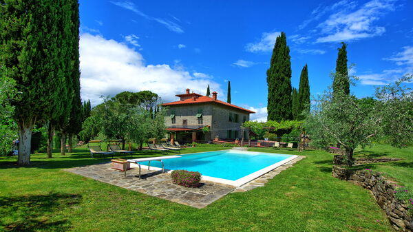 Villa Lo Scoiattolo: Buitenshuis, Tuin, zwembad