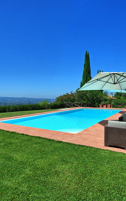 Casa Lucia: Tuin, zwembad