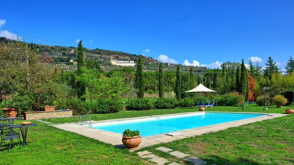 Villa Elisa: Tuin, zwembad