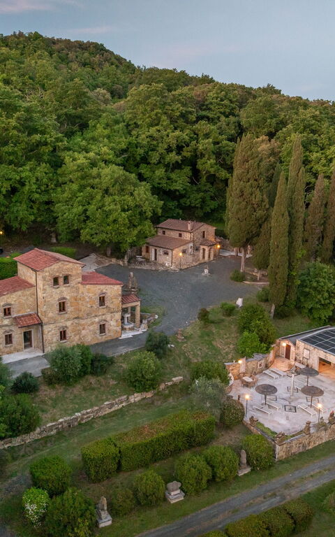 Le Querciolaie with Geothermal Pool: Keer bekeken