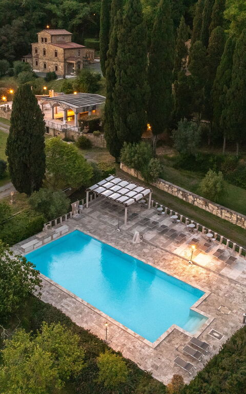 Le Querciolaie with Geothermal Pool: Keer bekeken, Tuin, zwembad