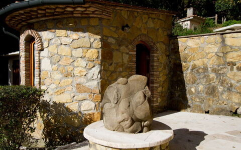 Accommodatie Fontana 2: Buitenkanten, Buitenshuis