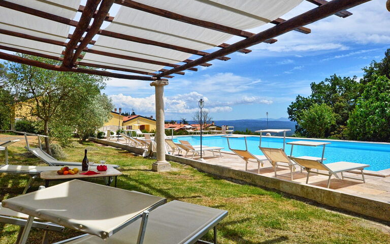 Le Querciolaie with Geothermal Pool: Tuin, zwembad