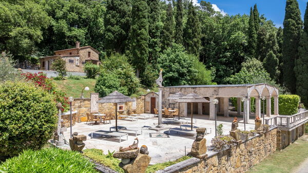 Le Querciolaie with Geothermal Pool: bubbelbad, Buitenshuis, Keer bekeken, zwembad