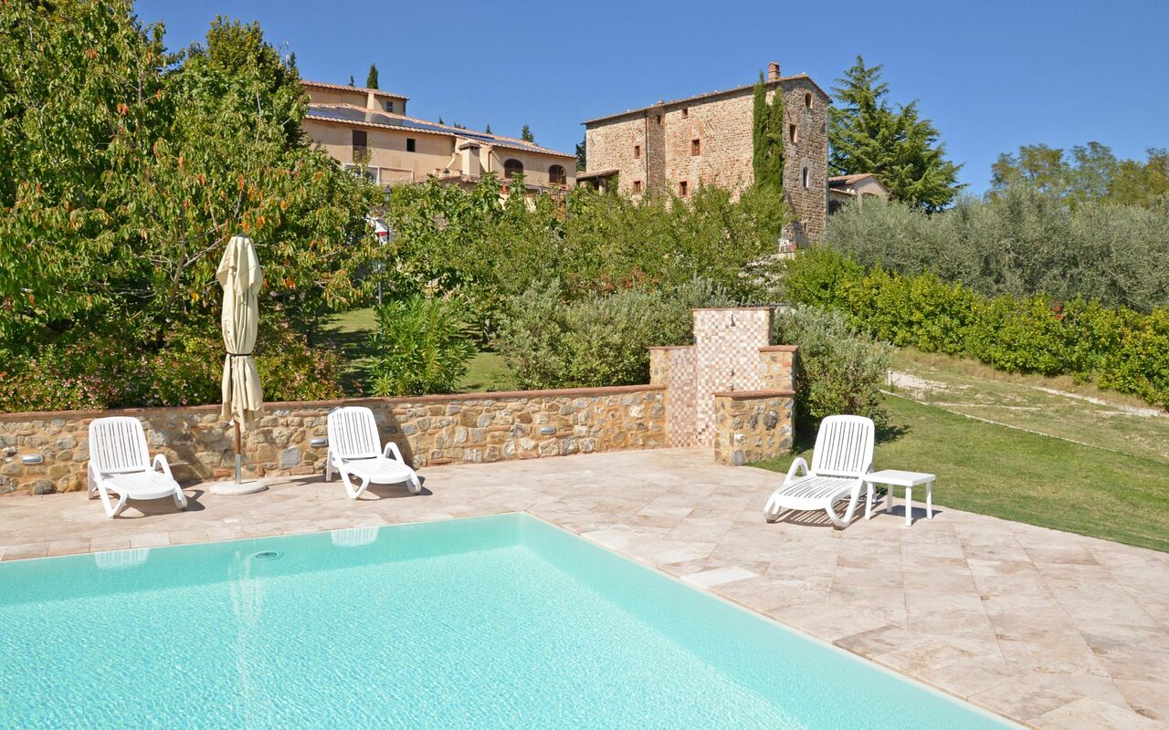 Dante: Buitenkanten, Tuin, zwembad