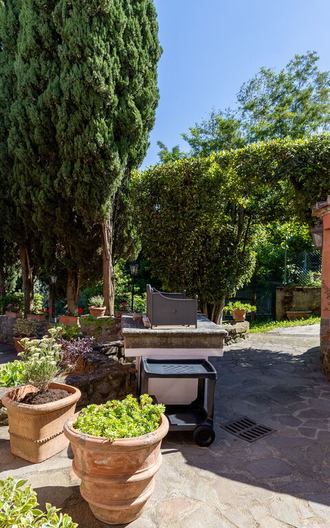 Casa Vania: Buitenkanten, Buitenshuis