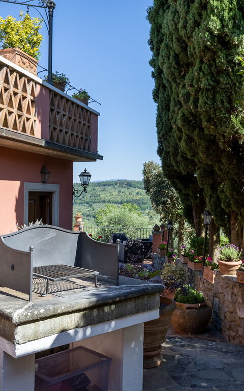 Casa Vania: Buitenkanten, Buitenshuis