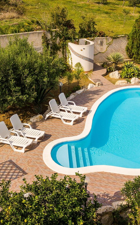 Villa Contrada: Buitenshuis, zwembad