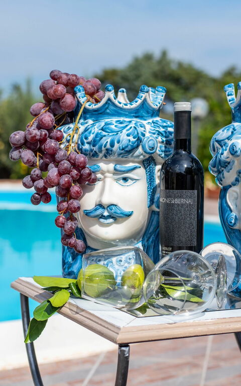 Villa Contrada: Buitenshuis, zwembad