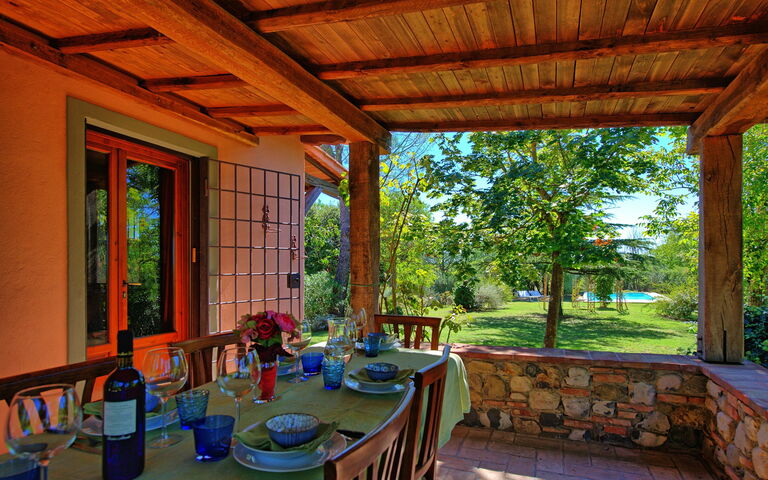 Casa Cipressi: Buitenshuis