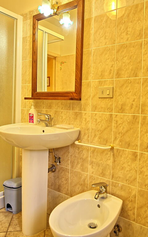 Villa Lorenzo: Badkamer