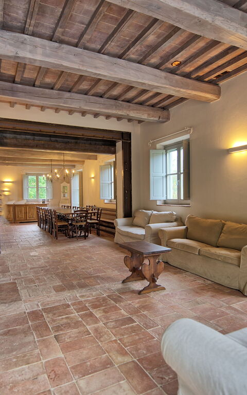 Villa Casentino: Lunchroom, Woonkamer