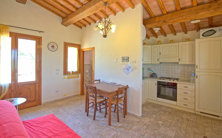 Villa Roberto: Keuken, Lunchroom, Woonkamer