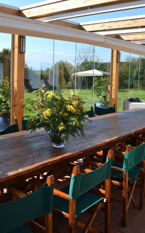 Villa Marginone: Balkon / terras / patio, Lunchroom