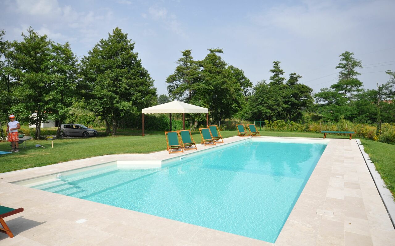 Villa Marginone: Buitenkanten, Buitenshuis, Tuin, zwembad