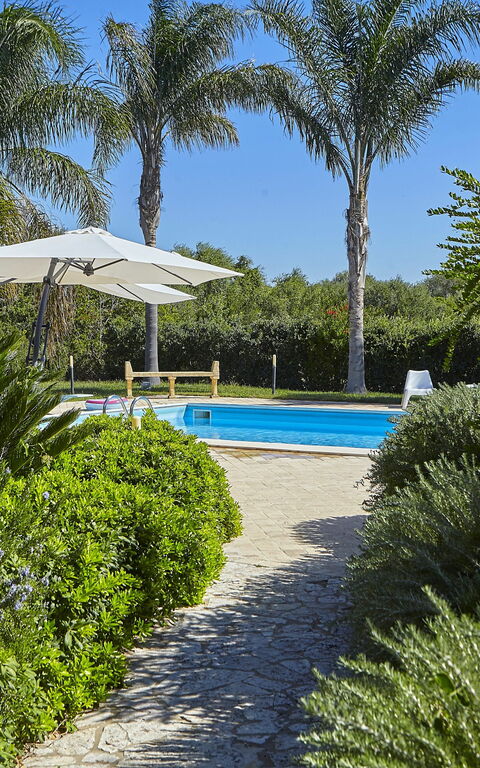 Villa Oasi: Tuin, zwembad