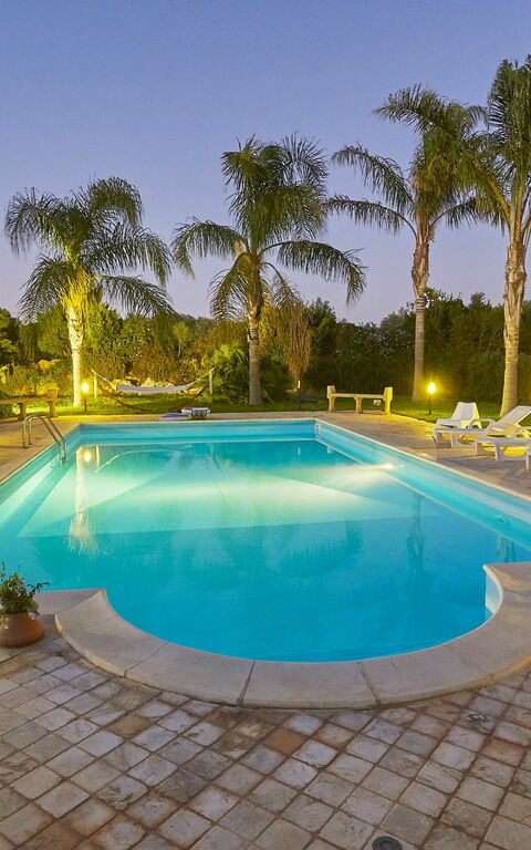 Villa Oasi: Tuin, zwembad