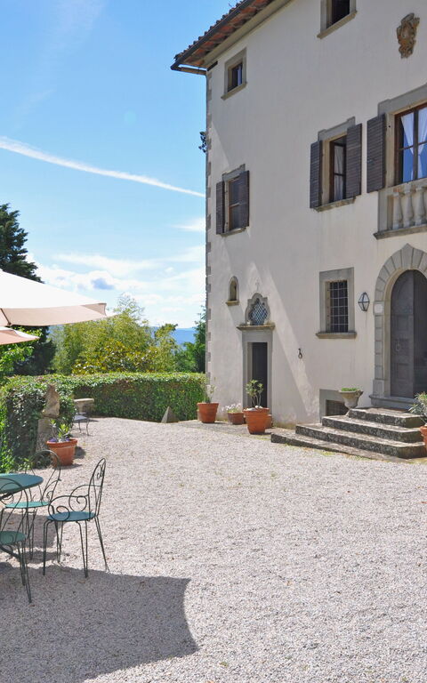 Civetta: Buitenkanten, Buitenshuis