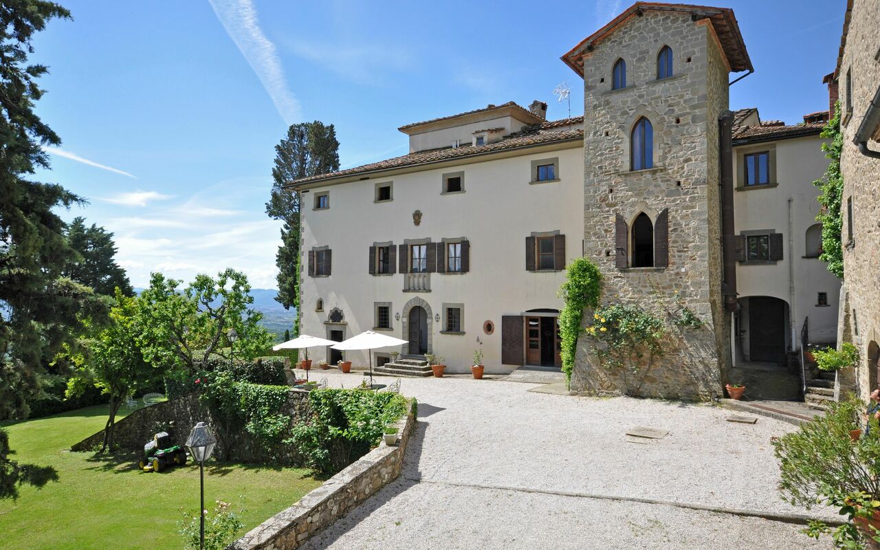 Civetta: Buitenkanten, Buitenshuis