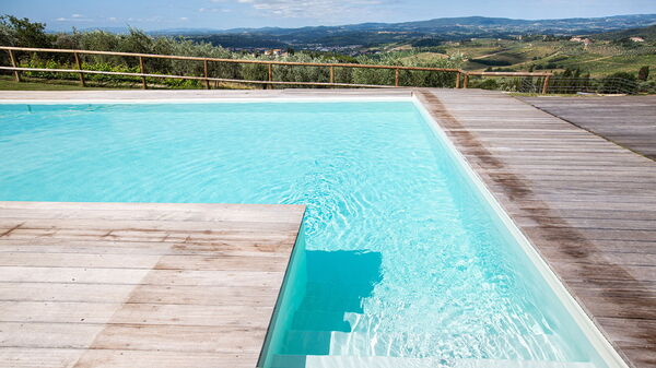 Arturo: Buitenshuis, Keer bekeken, Tuin, zwembad