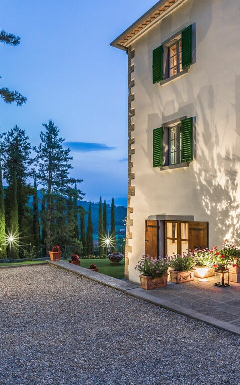 Palazzo Rosadi: Buitenshuis