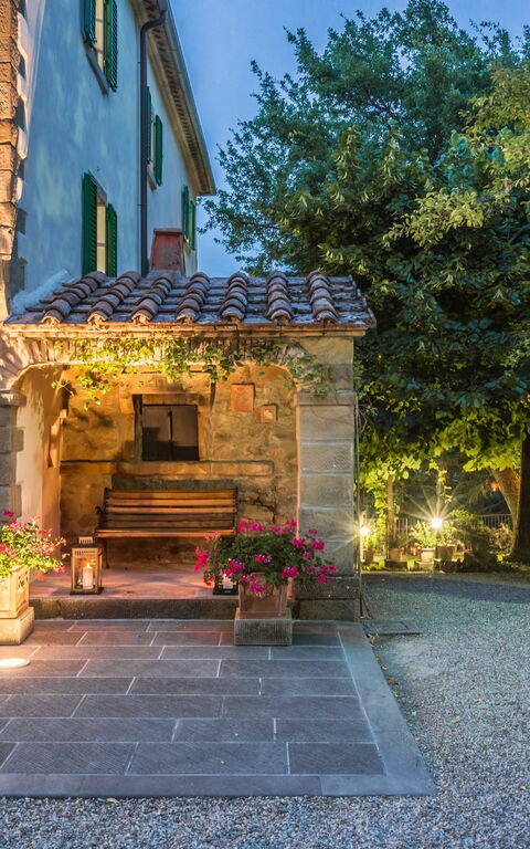 Palazzo Rosadi: Buitenshuis