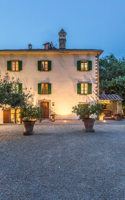 Palazzo Rosadi: Buitenshuis