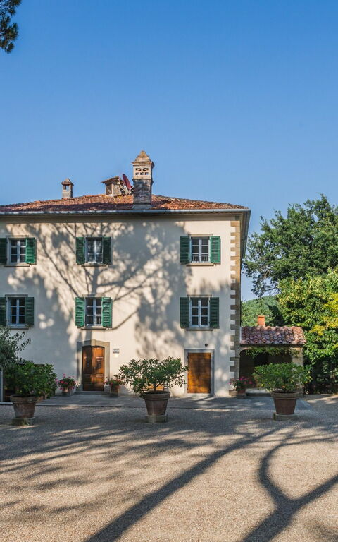Palazzo Rosadi: Buitenshuis
