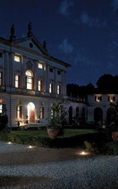 Ca' Marcello: Buitenshuis