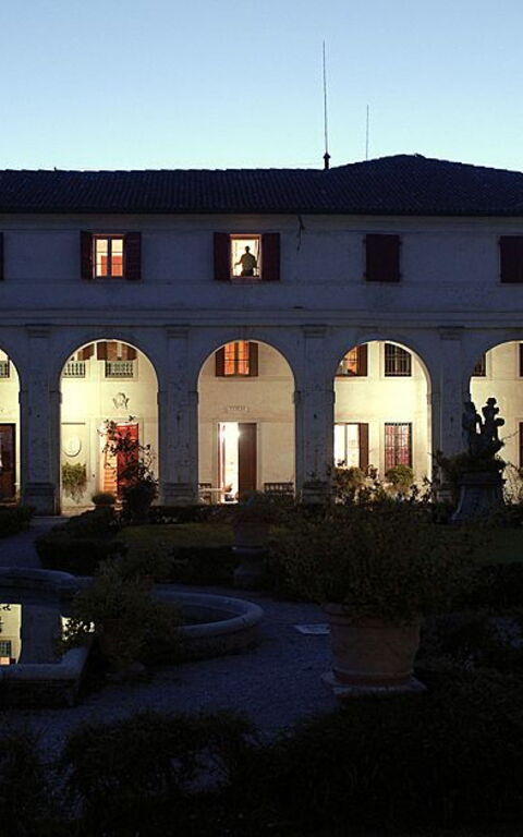 Ca' Marcello: Buitenshuis