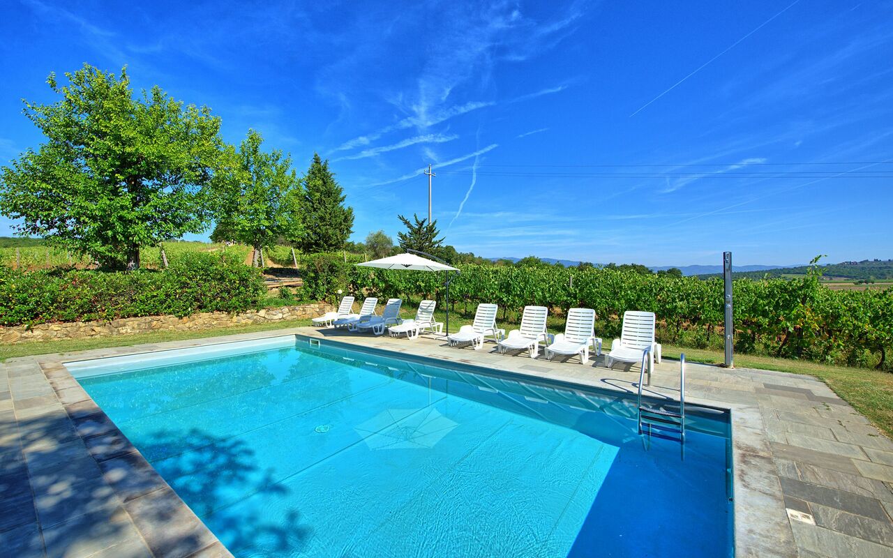 Scerfio: Buitenshuis, Zomer, zwembad