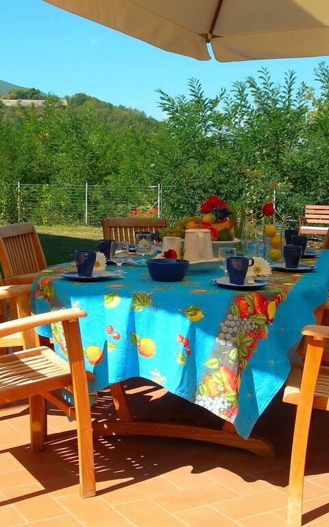 Villa Saida: Balkon / terras / patio, Buitenshuis