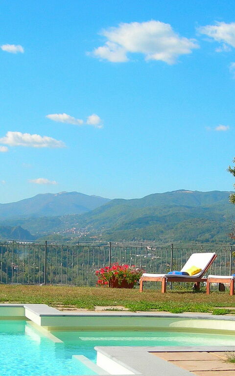 Villa Saida: Tuin, zwembad