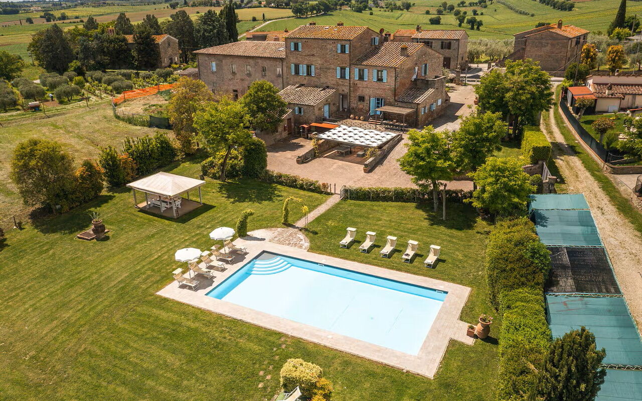 Villa Giare: Buitenkanten, Buitenshuis, zwembad