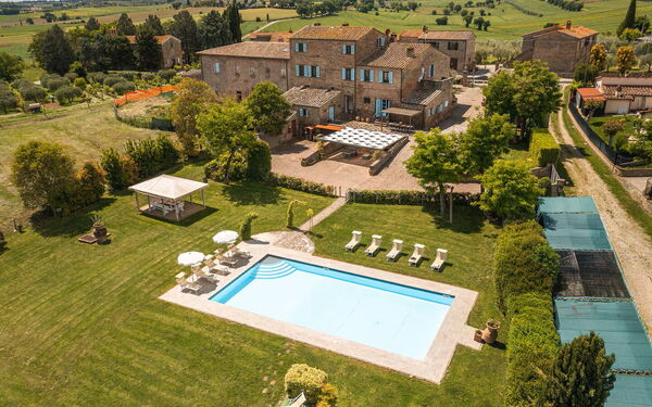 Villa Giare: Buitenkanten, Buitenshuis, zwembad