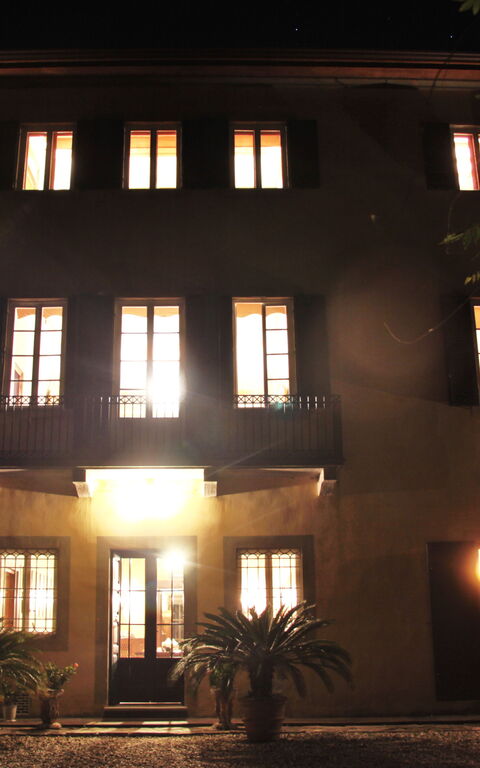 Villa Pedone: Buitenkanten, Buitenshuis