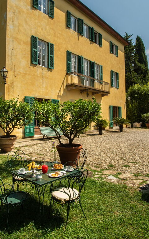 Villa Pedone: Buitenkanten, Buitenshuis, Tuin