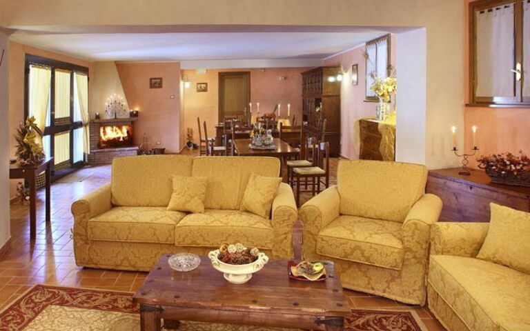 Villa Le Ferrette: Woonkamer