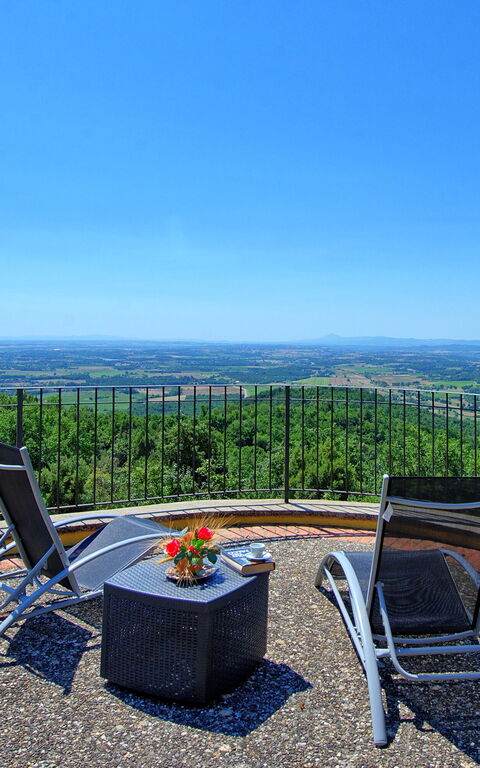 Villa Crispinino: Buitenshuis