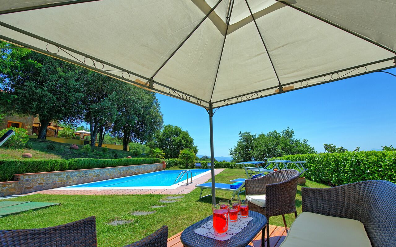 Villa Crispinino: Buitenshuis, Tuin, zwembad