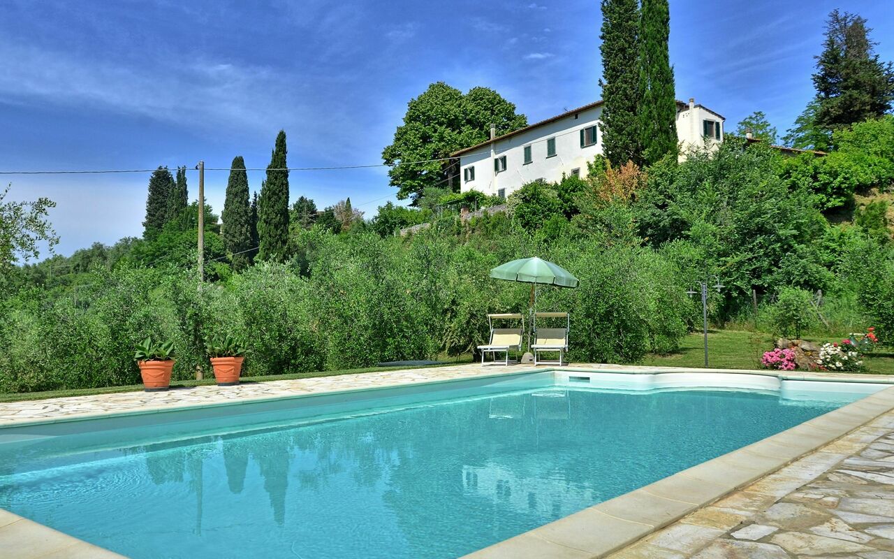 Villa Buonaparte: Tuin, zwembad