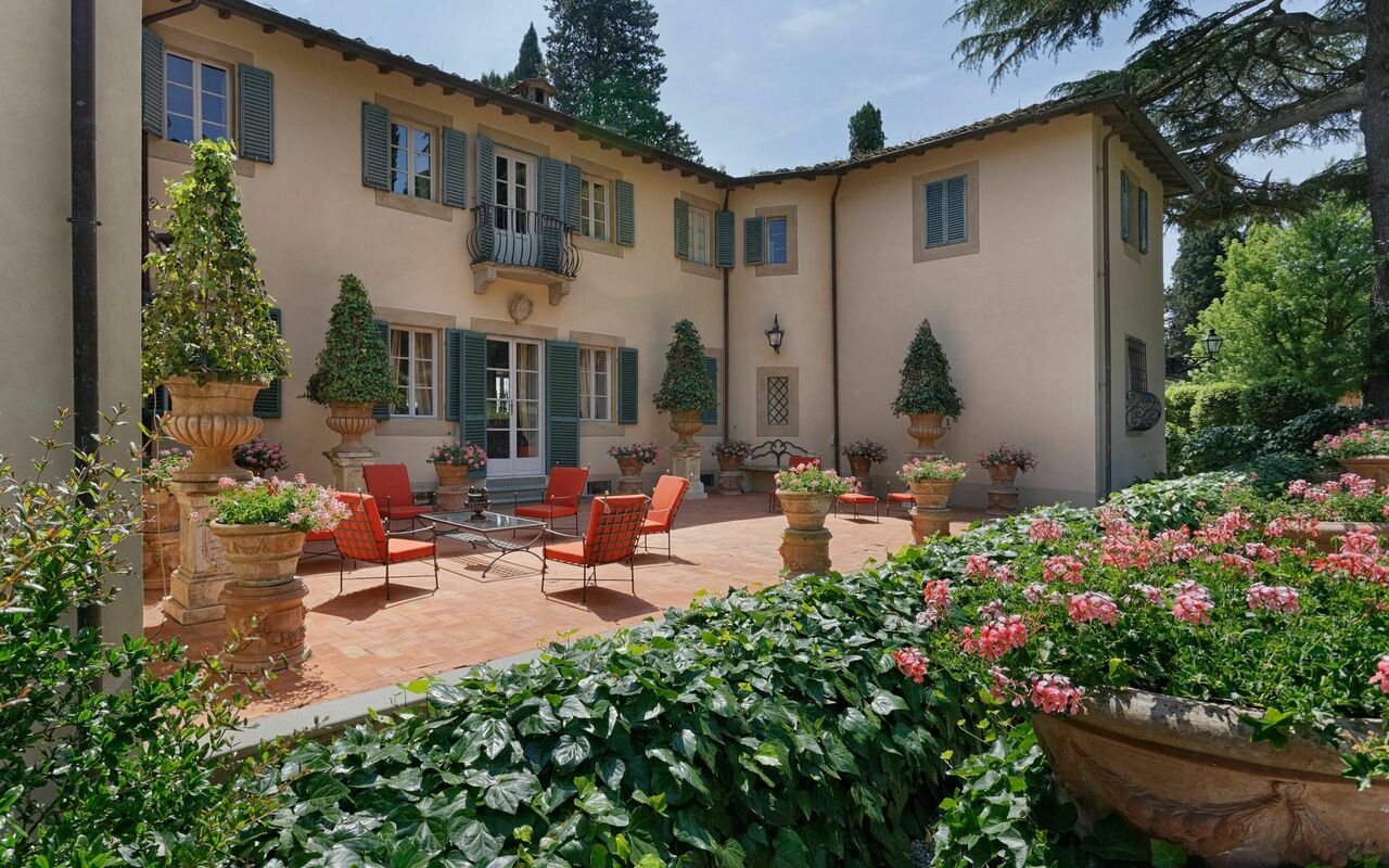 Villa De Ranieri: Buitenkanten, Tuin