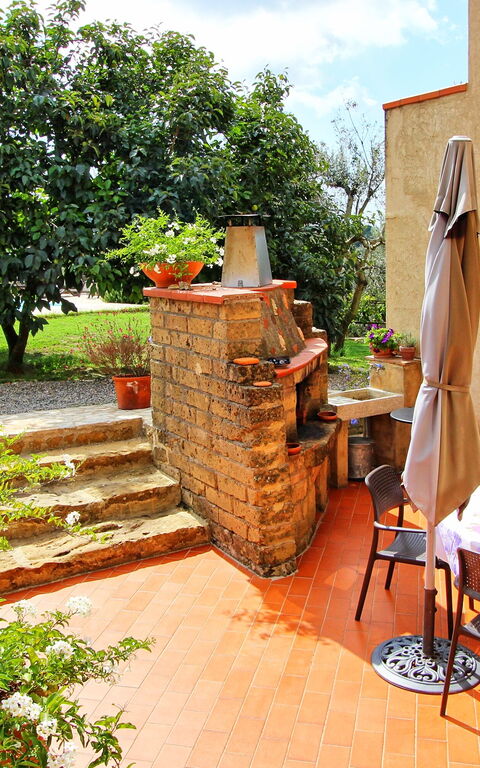 Guardistallo: Buitenshuis