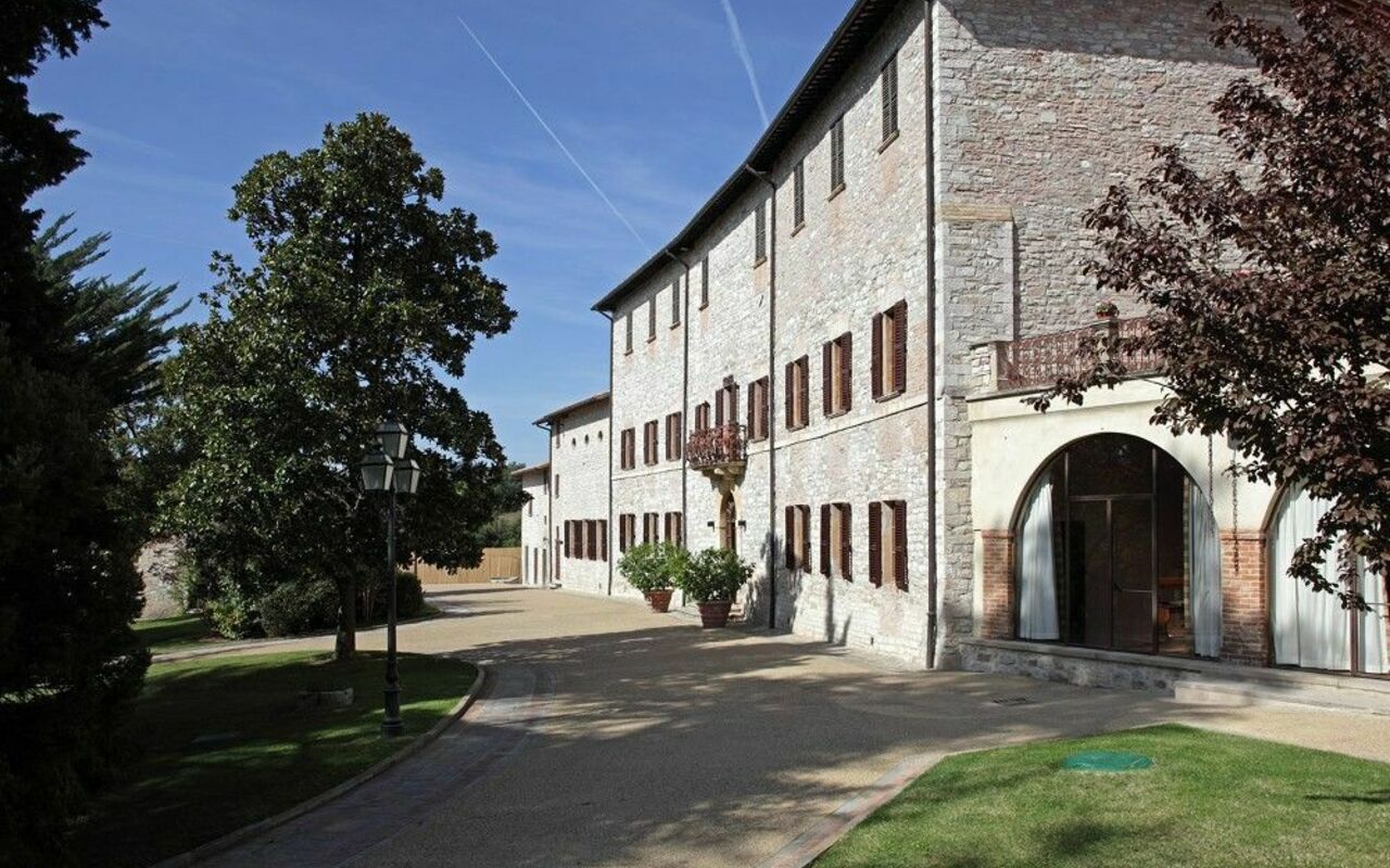 Villa Gubbio: Buitenkanten, Buitenshuis, Tuin