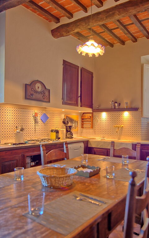 Villa Camaiore: Keuken, Lunchroom