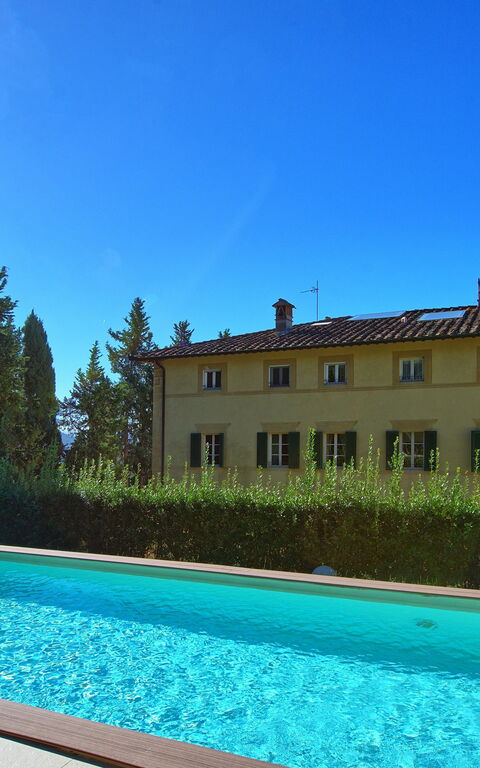 Villa Camaiore: Buitenshuis, Tuin, zwembad