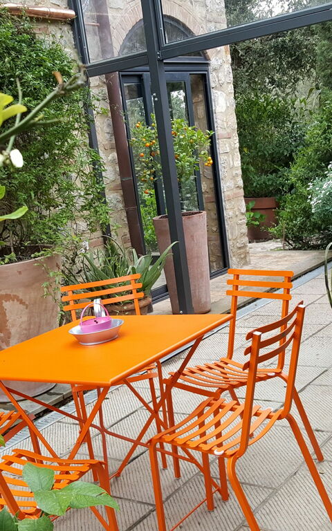 Villa Nova: Buitenkanten, Buitenshuis